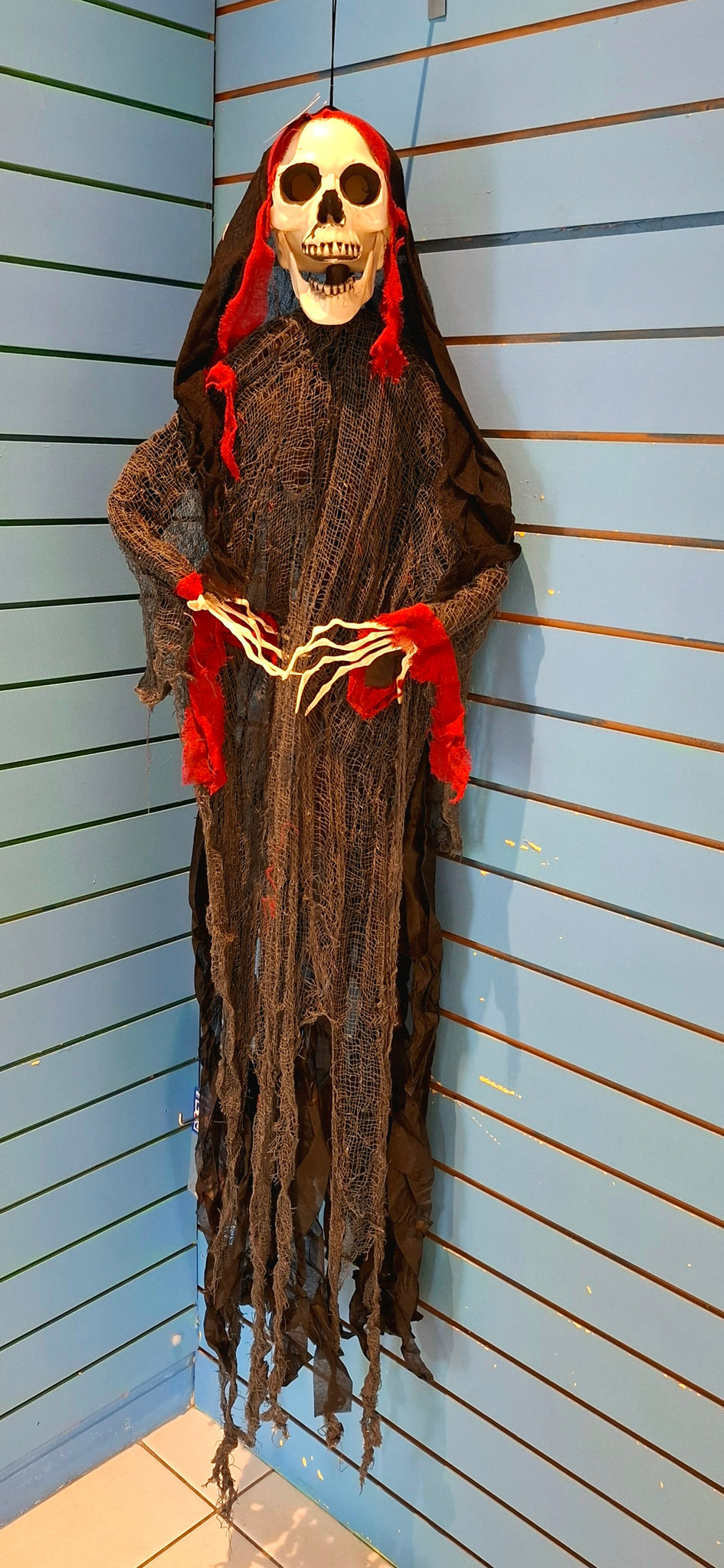 Halloween: 1.25m Hanging Skull Ghoul – Black & Red