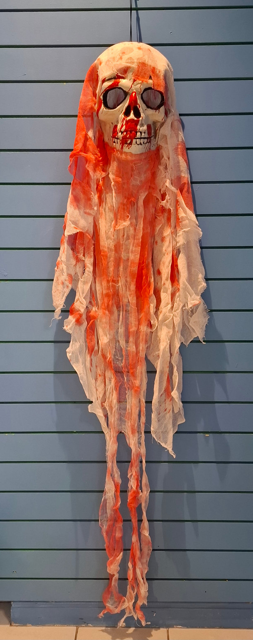 Halloween: 2m Hanging Skull with Bloody Cloth