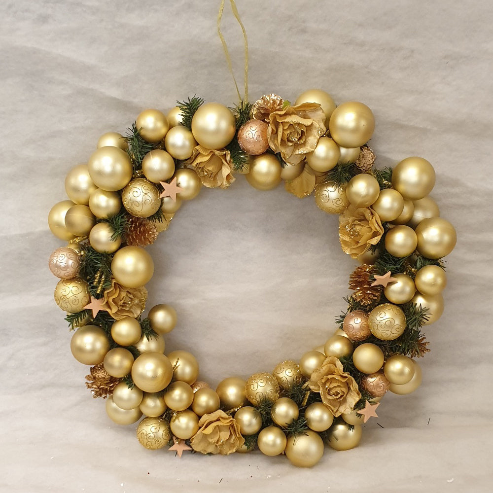 Gold bauble wreath